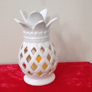 NWOT Powered Battery Elegant White Pineapple Candle Holder